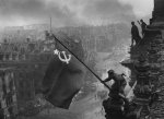Знамя победы над Рейхстагом. Фото Е.Халдея..jpg