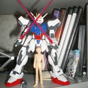 Aile Strike Gundam + Kira Yamato (unpainted)
гандам еще не доконца собран