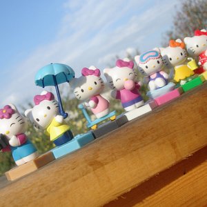Hello Kitty
есть серия на продажу)