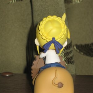 Saber (Fate\stay night)
На 3-х колесном заводном льве :3
Сзади.