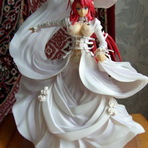 одна из самых классных фигурок в моей коллекции
Игнес в свадебном платье